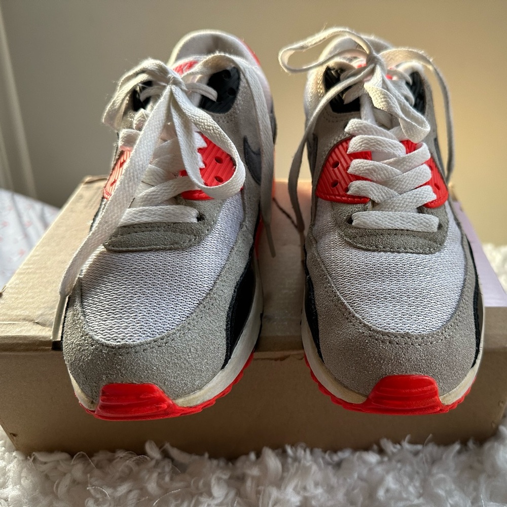 Nike Air Max 90 classic size 4.5 Youth